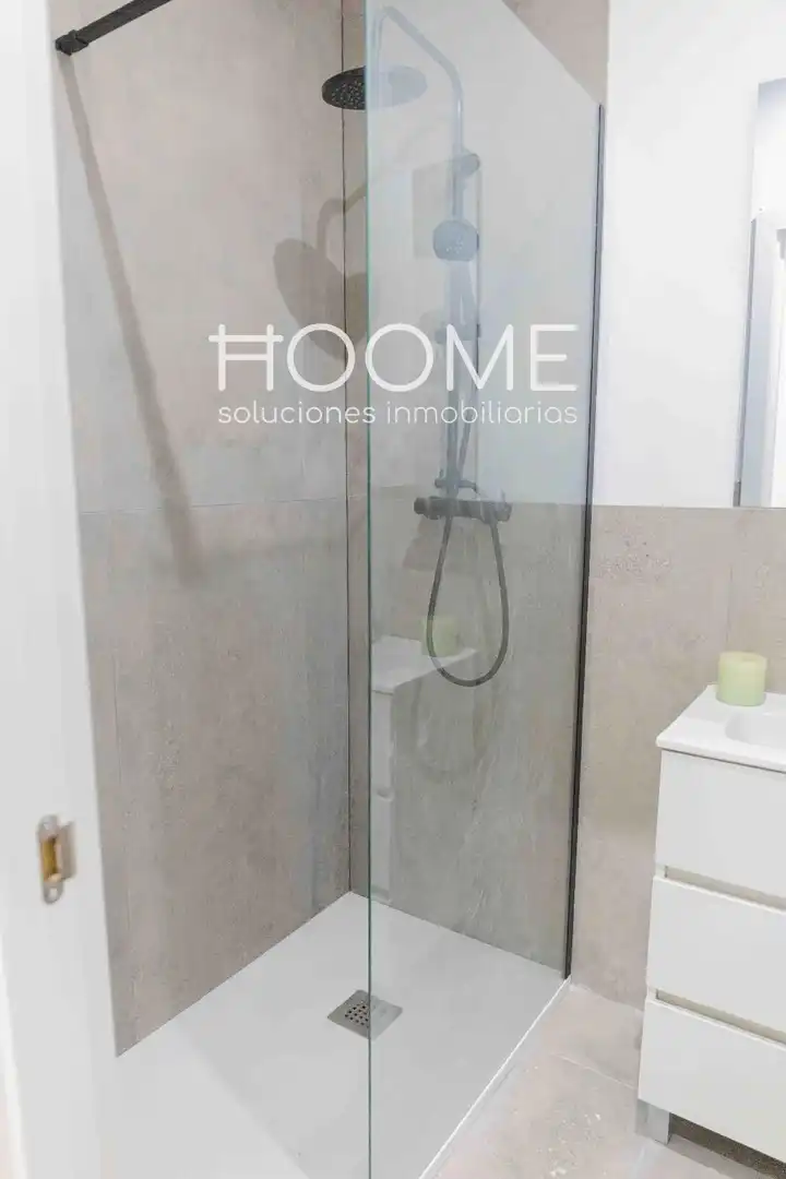Bathroom of Flat for sale in San Sebastián de los Reyes  with Air Conditioner, Heating and Parquet flooring