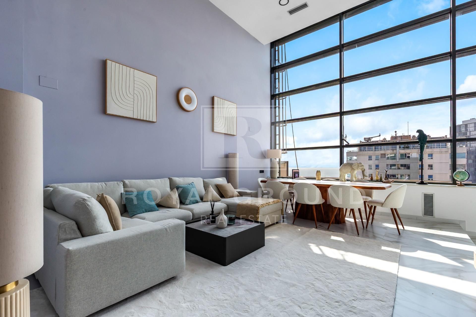 Sala d'estar de Àtic de lloguer en  Barcelona Capital amb Terrassa, Balcó i Jacuzzi