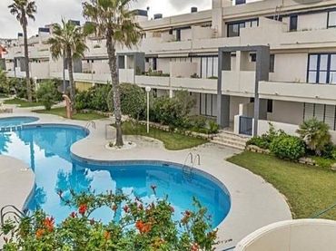 Pis amb piscina en venda a La Mata