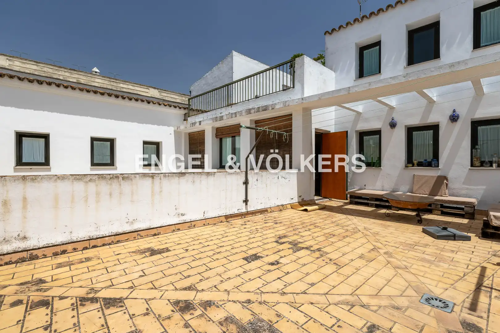 Vista exterior de Casa o xalet en venda en El Puerto de Santa María amb Aire condicionat, Calefacció i Terrassa