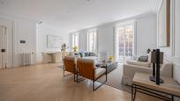 Living room of Flat for sale in  Madrid Capital  with Air Conditioner, Heating and Parquet flooring