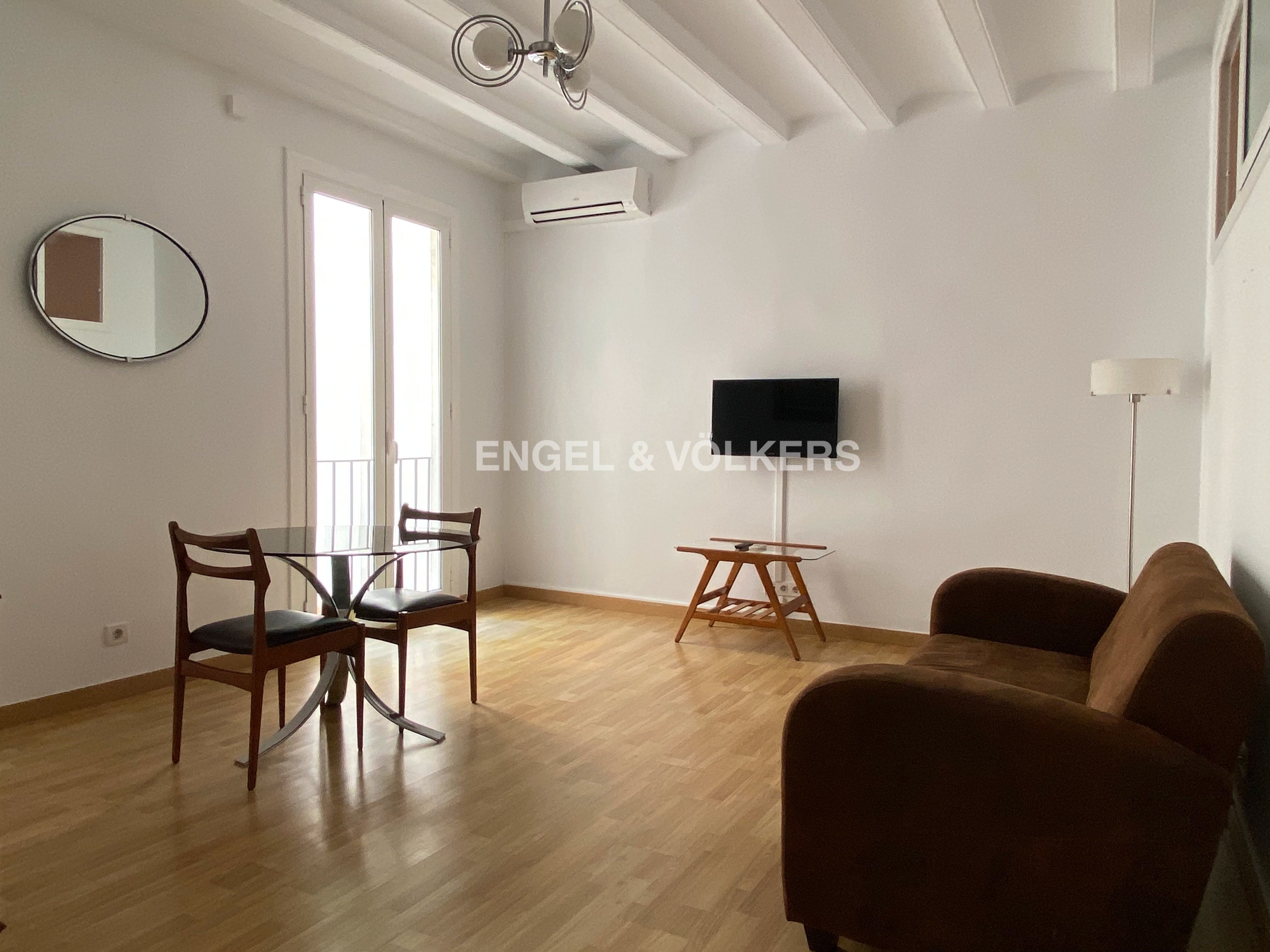 Sala d'estar de Apartament de lloguer en  Barcelona Capital amb Aire condicionat, Calefacció i Parquet