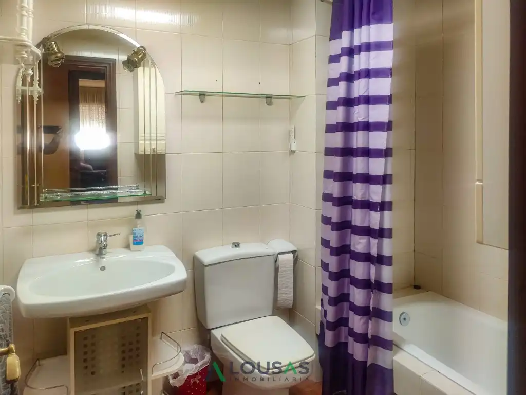 Bathroom of Flat for sale in Sarria