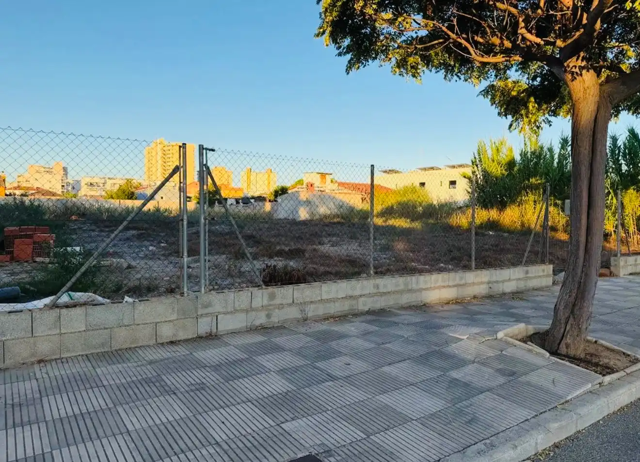 Terreno industrial en venta en Bellreguard