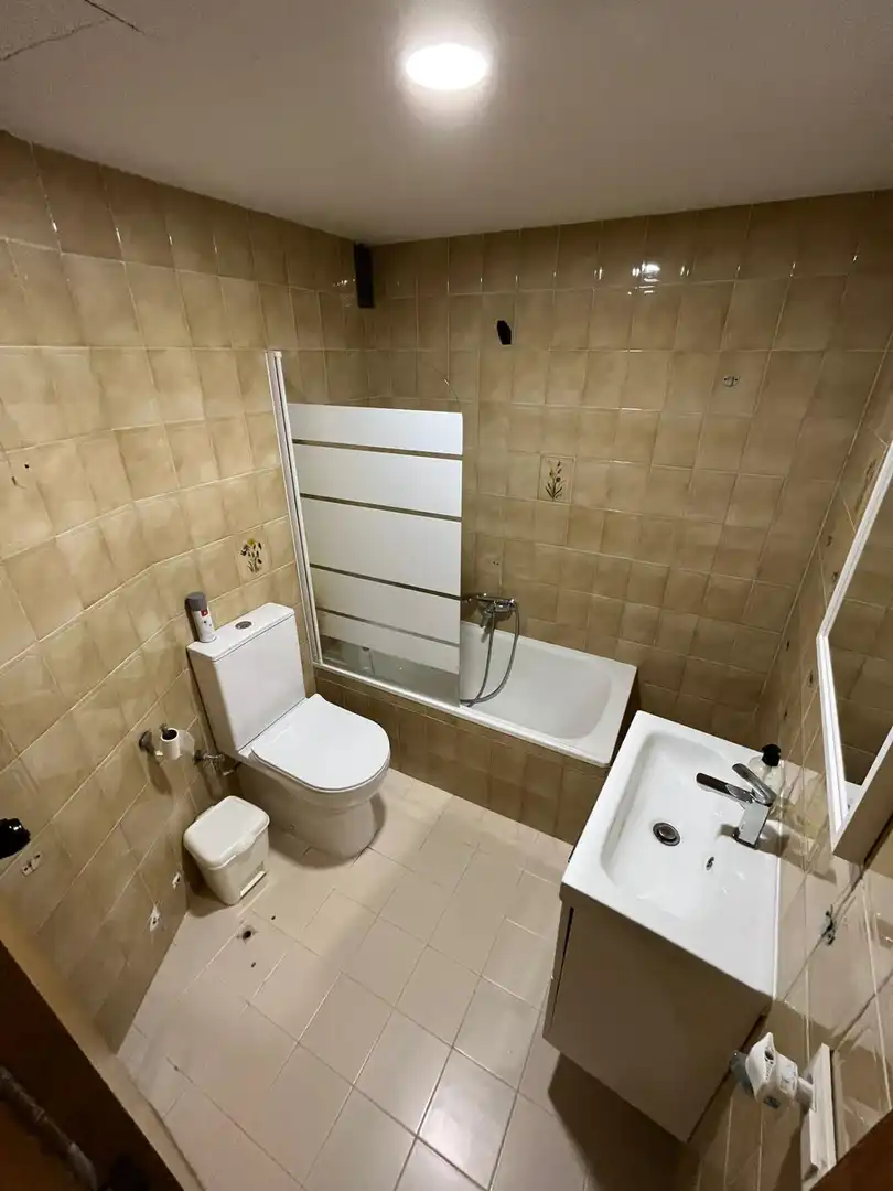 Baño de Piso de alquiler en Elche / Elx con Jardín privado, Terraza y Amueblado