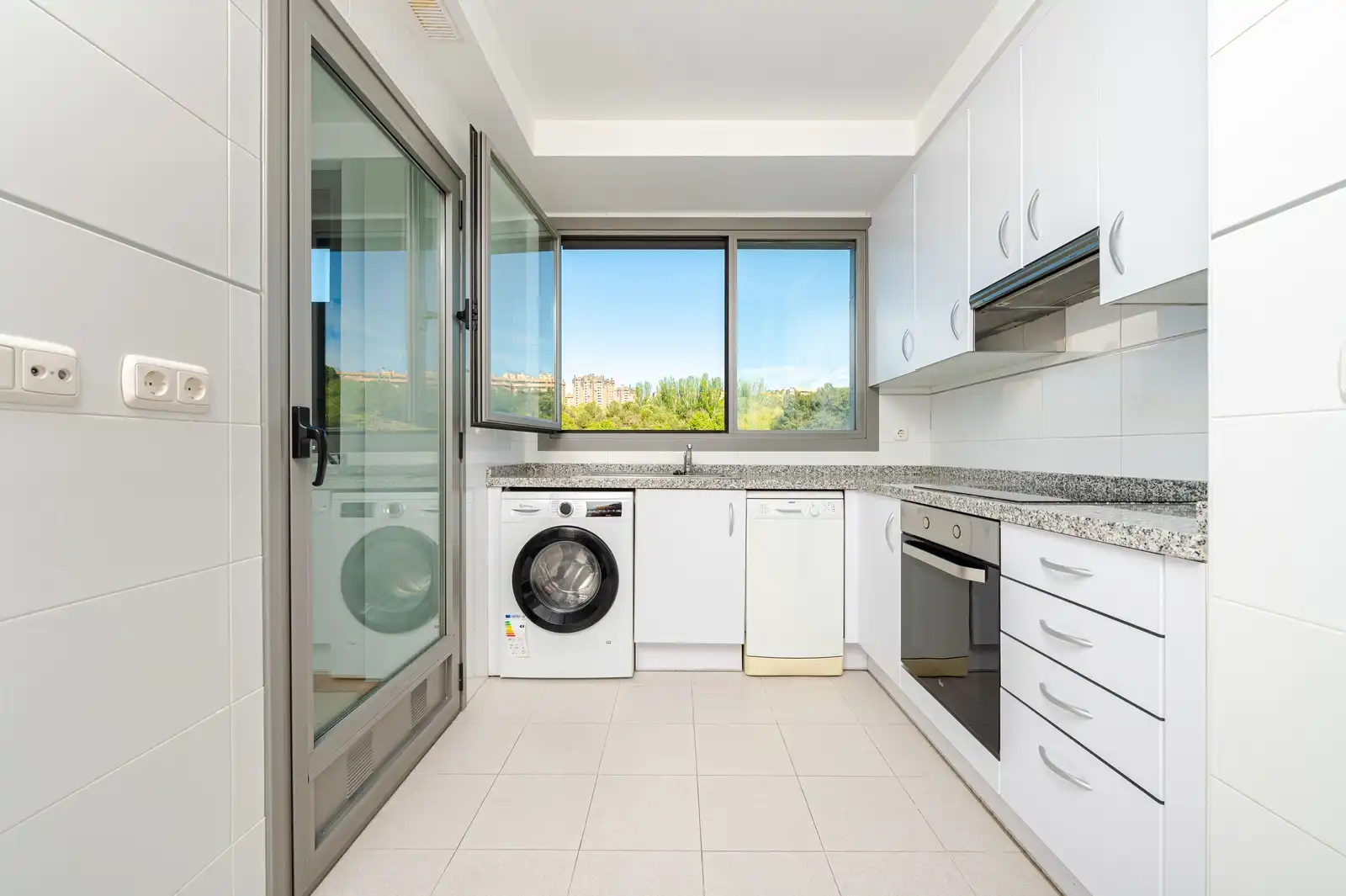 Kitchen of Flat for sale in Valladolid  with Storage room