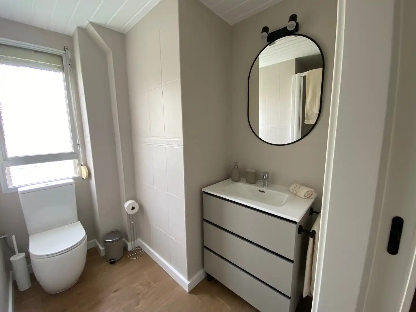 Baño de Piso de alquiler en Alicante / Alacant con Aire acondicionado, Calefacción y Jardín privado