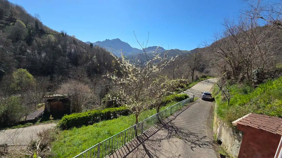 Außenansicht von Haus oder Chalet zum Verkauf in Laviana mit Heizung, Privatgarten und Parkett