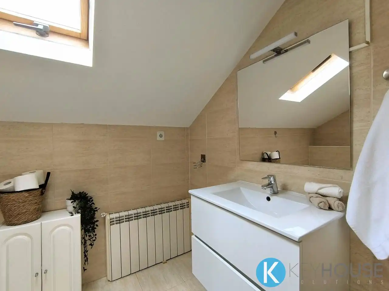 Baño de Casa adosada en venta en Villalbilla con Aire acondicionado, Calefacción y Jardín privado