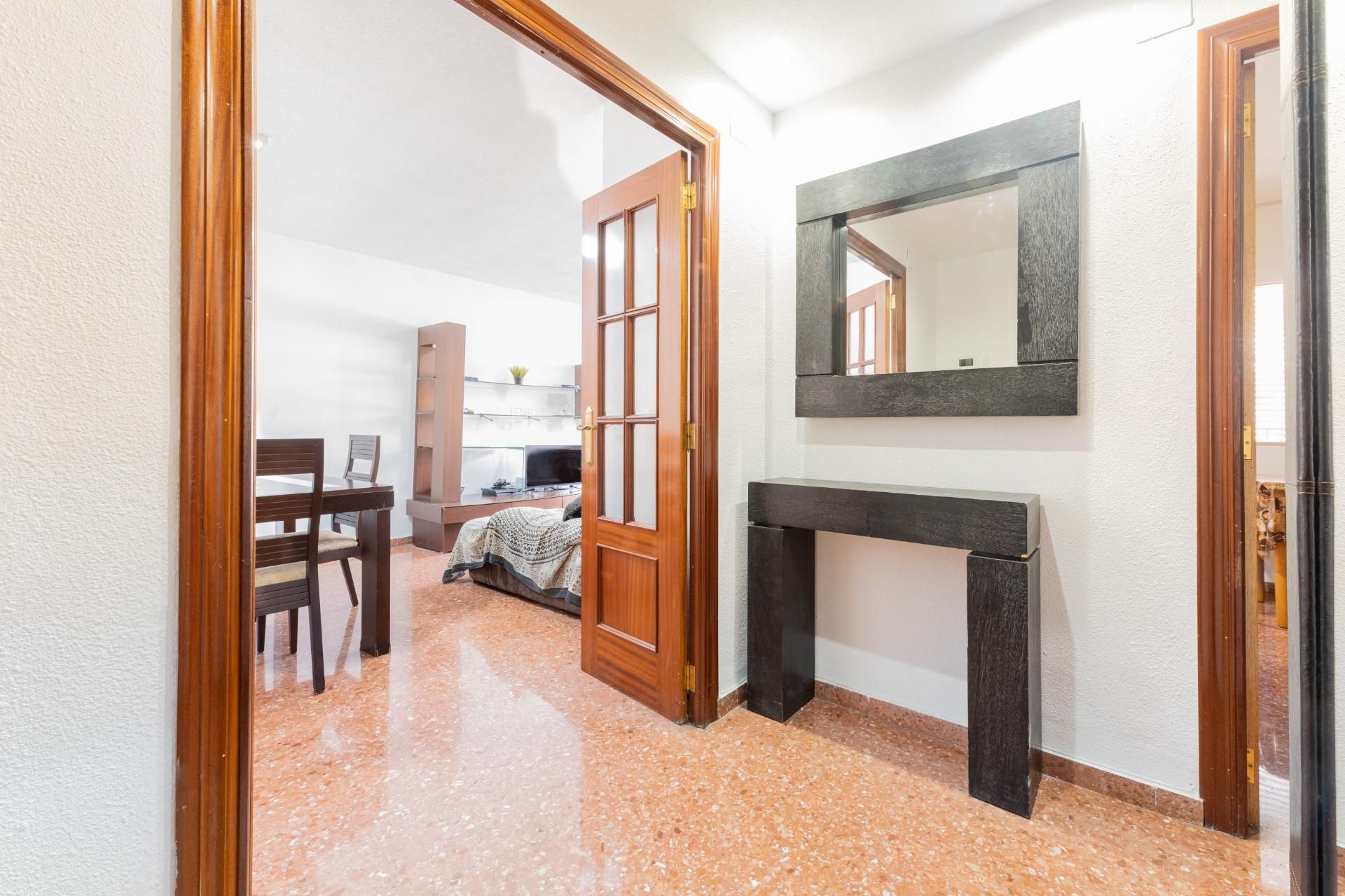 Flat for sale in  Valencia Capital  with Air Conditioner