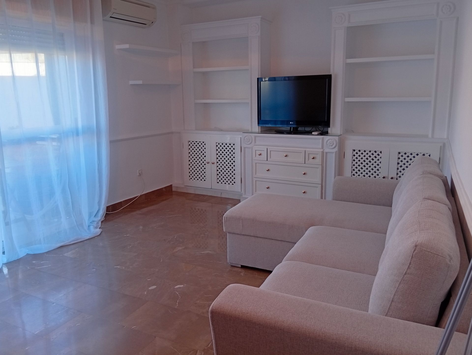 Living room of Apartment for rent in  Granada Capital  with Heating, Terrace and Furnished