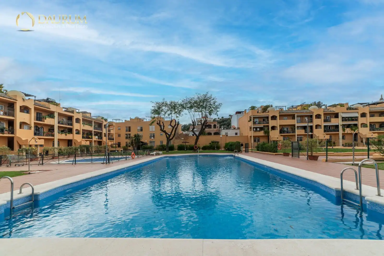 Schwimmbecken von Maisonette zum Verkauf in San Juan de Aznalfarache mit Klimaanlage, Heizung und Terrasse