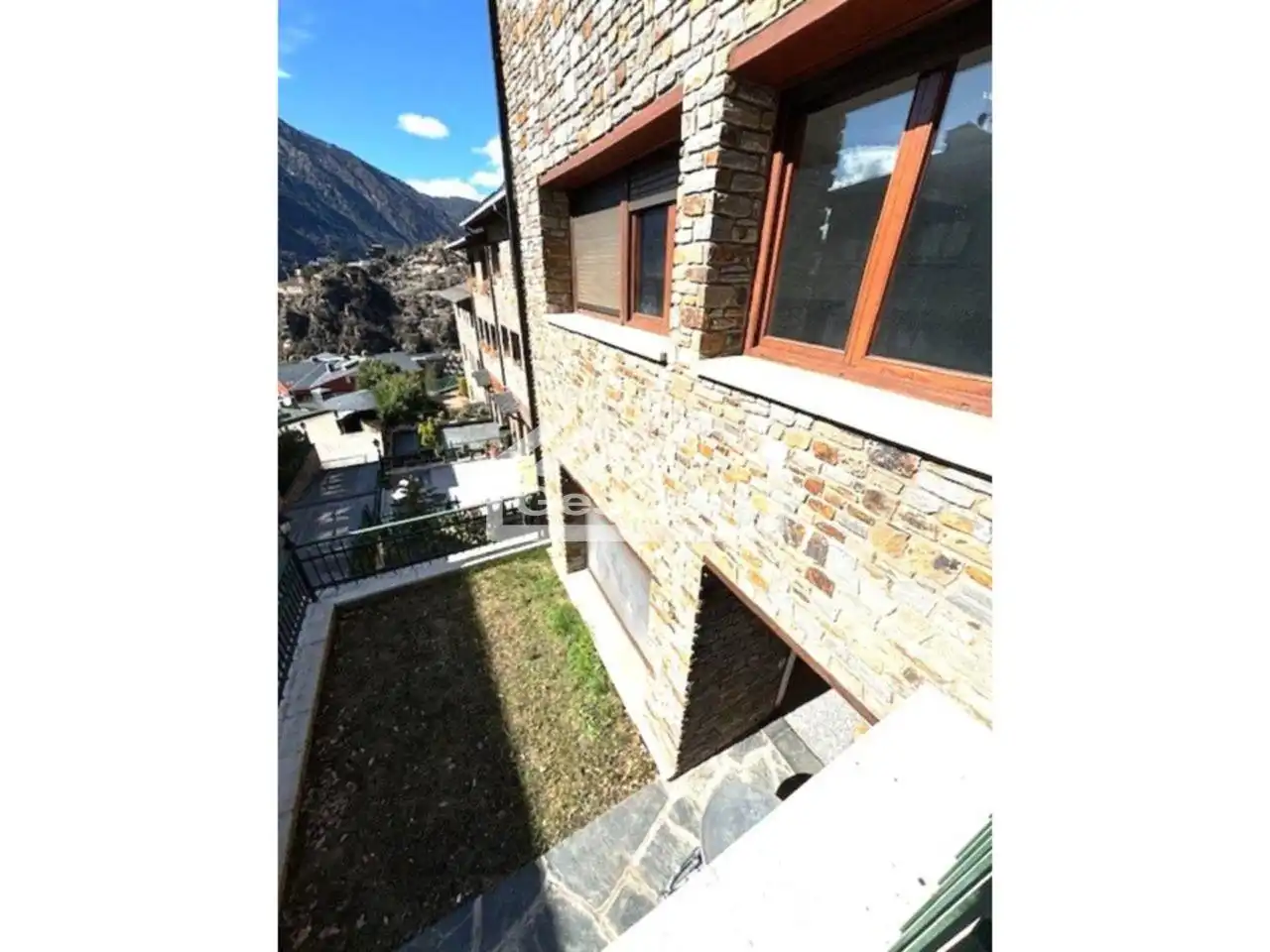 Vista exterior de Casa adosada en venta en Escaldes – Engordany con Calefacción y Jardín privado