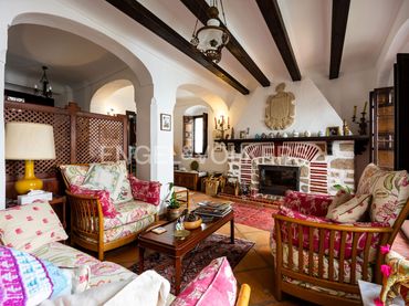 Casa con balcón en venta en Grazalema