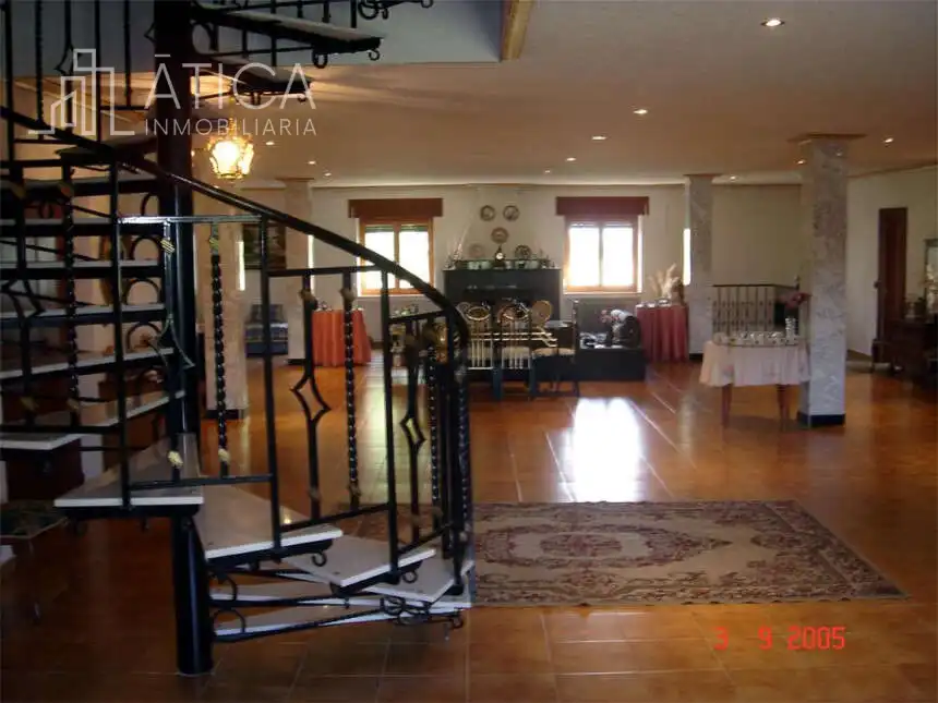 Houses for sale in Tormes - La Vega