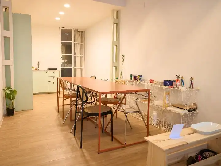 Esszimmer von Büro zur Miete in Sevilla mit Klimaanlage, Heizung und Möbliert