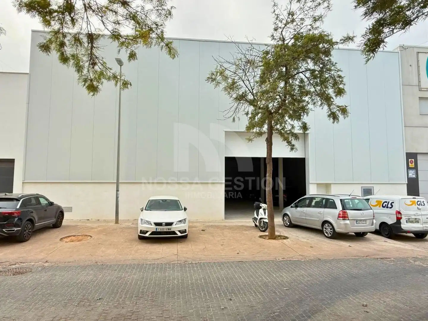 Außenansicht von Fabrikhallen zur Miete in Massamagrell, Valencia
