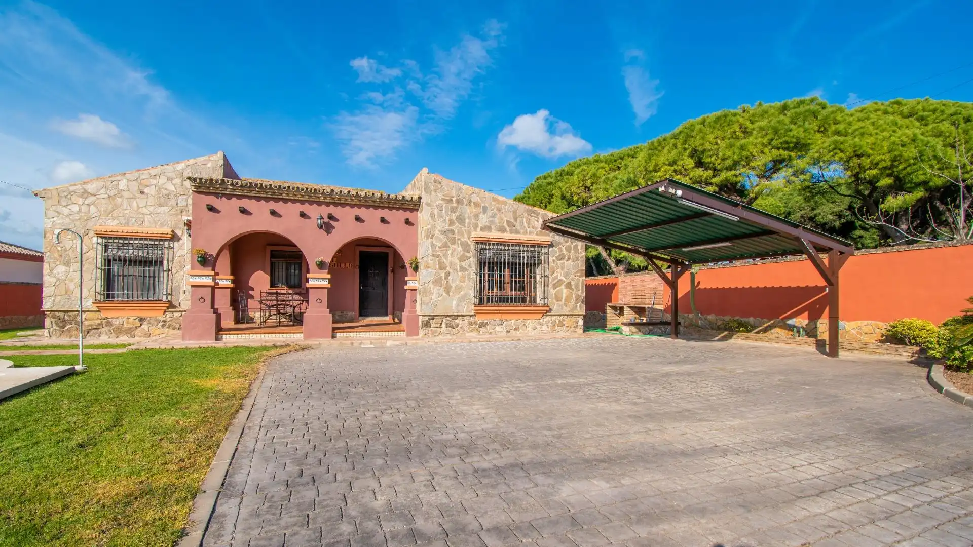 Exterior view of Houses for sale in Chiclana de la Frontera  with Private garden and Storage room