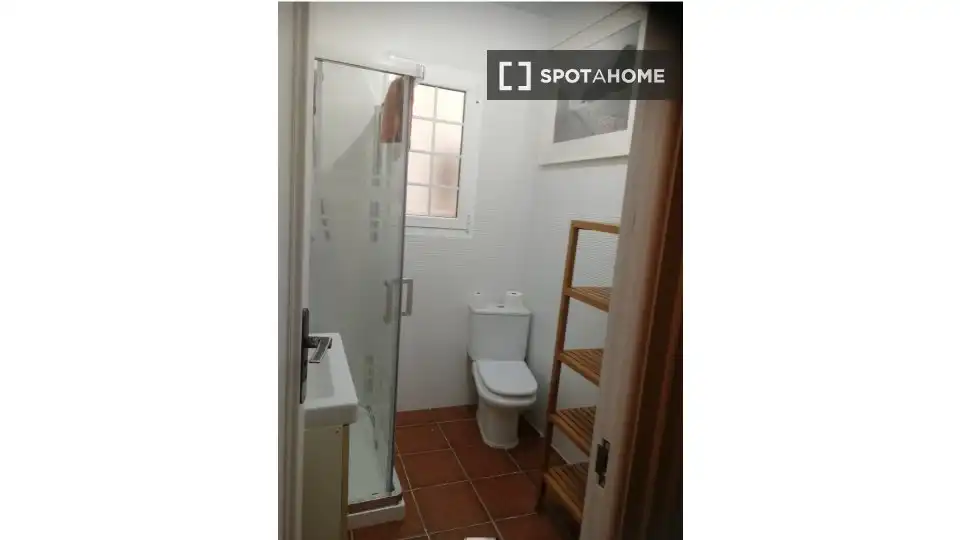 Baño de Piso para compartir en Madrid con Aire acondicionado, Terraza y Amueblado