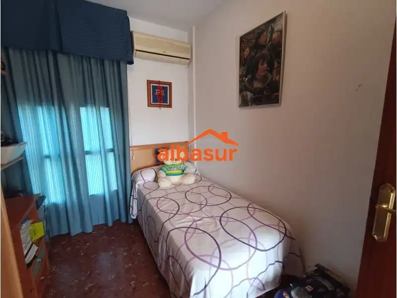 Dormitori de Casa o xalet en venda en Córdoba amb Aire condicionat, Calefacció i Moblat