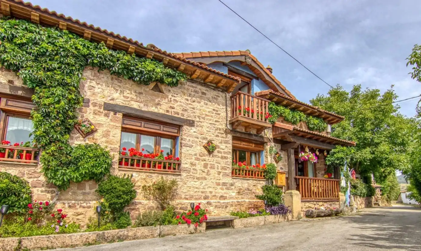 Vista exterior de Casa o chalet en venta en Hermandad de Campoo de Suso con Terraza, Piscina y Amueblado