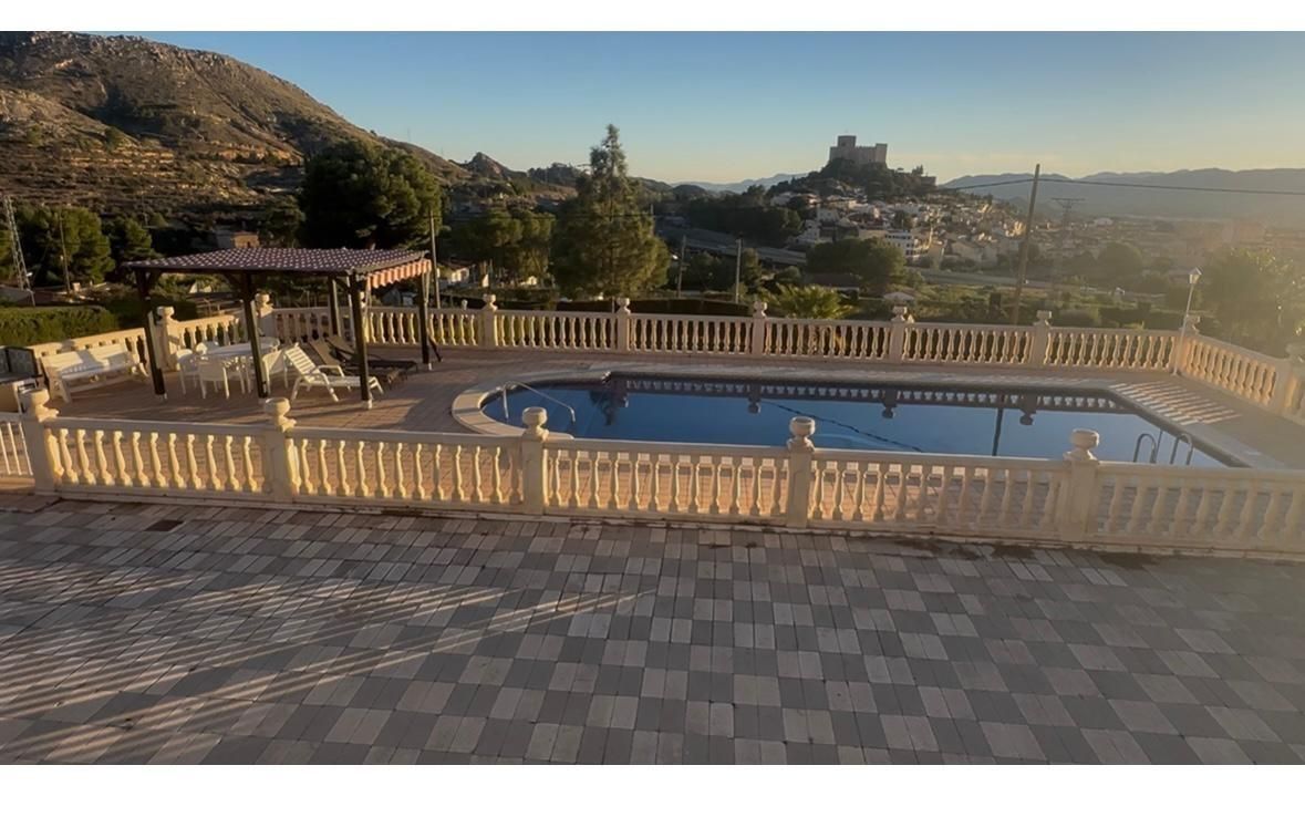 Piscina de Casa o xalet en venda en Petrer amb Jardí privat, Terrassa i Piscina