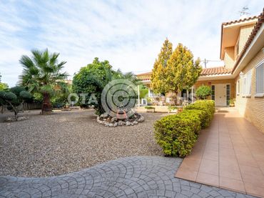 Villa con giardino in vendita a Passeig OLIVER DE L'