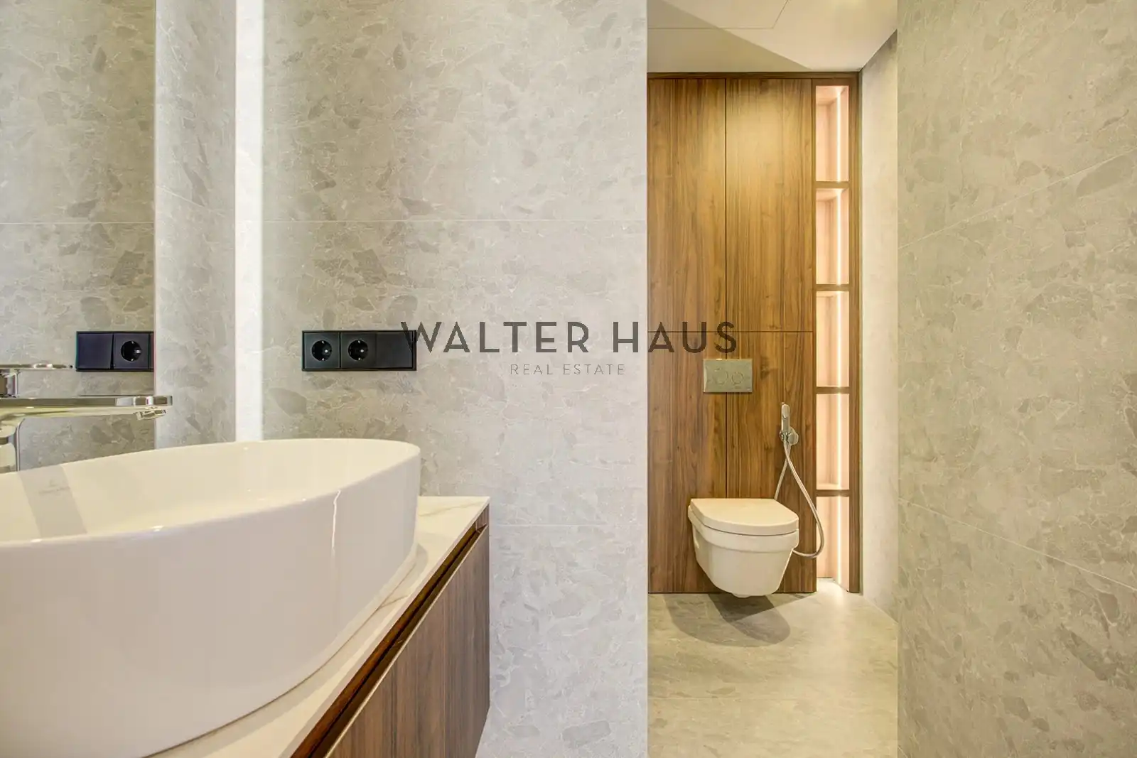 Badezimmer von Wohnung zum Verkauf in Barcelona mit Klimaanlage und Heizung