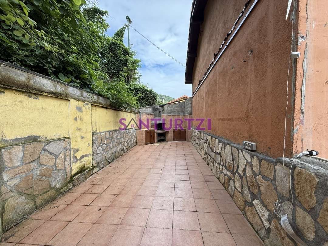 Vista exterior de Casa o xalet en venda en Santurtzi  amb Aire condicionat, Calefacció i Terrassa