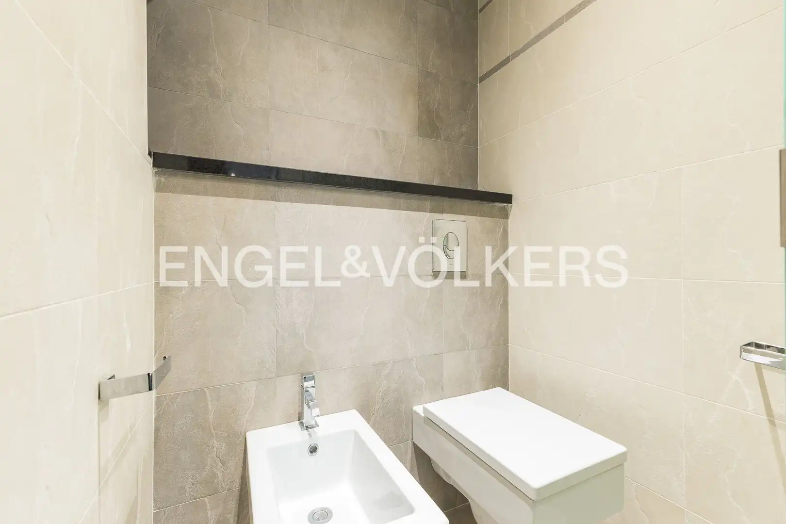 Baño de Casa o chalet en venta en El Prat de Llobregat con Aire acondicionado, Calefacción y Jardín privado