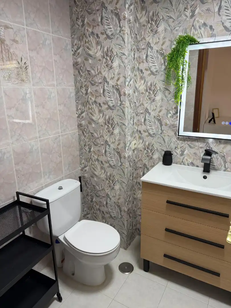 Baño de Casa o chalet en venta en Navamorcuende con Calefacción, Terraza y Amueblado