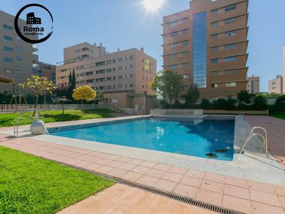 Swimming pool of Attic for sale in  Granada Capital  with Private garden, Terrace and Balcony