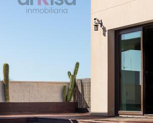 Vista exterior de Casa o xalet en venda en El Ejido amb Aire condicionat, Jardí privat i Terrassa