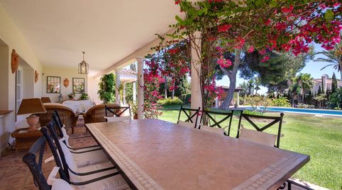 Villa de ensueño inspirada en el estilo andaluz, ubicada en una extensa parcela plana en El Paraíso Medio, imatge 2