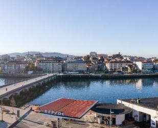 Vista exterior de Apartament en venda en Pontevedra Capital  amb Terrassa i Balcó