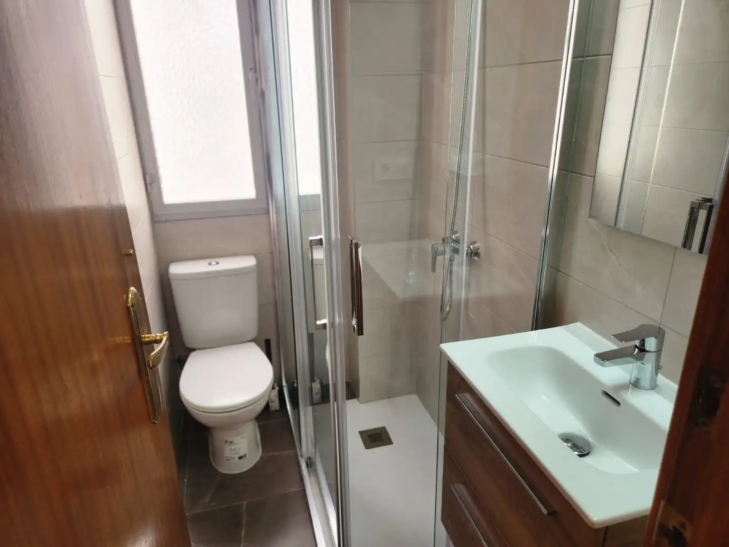 Baño de Piso de alquiler en Teruel con Calefacción, Terraza y Amueblado