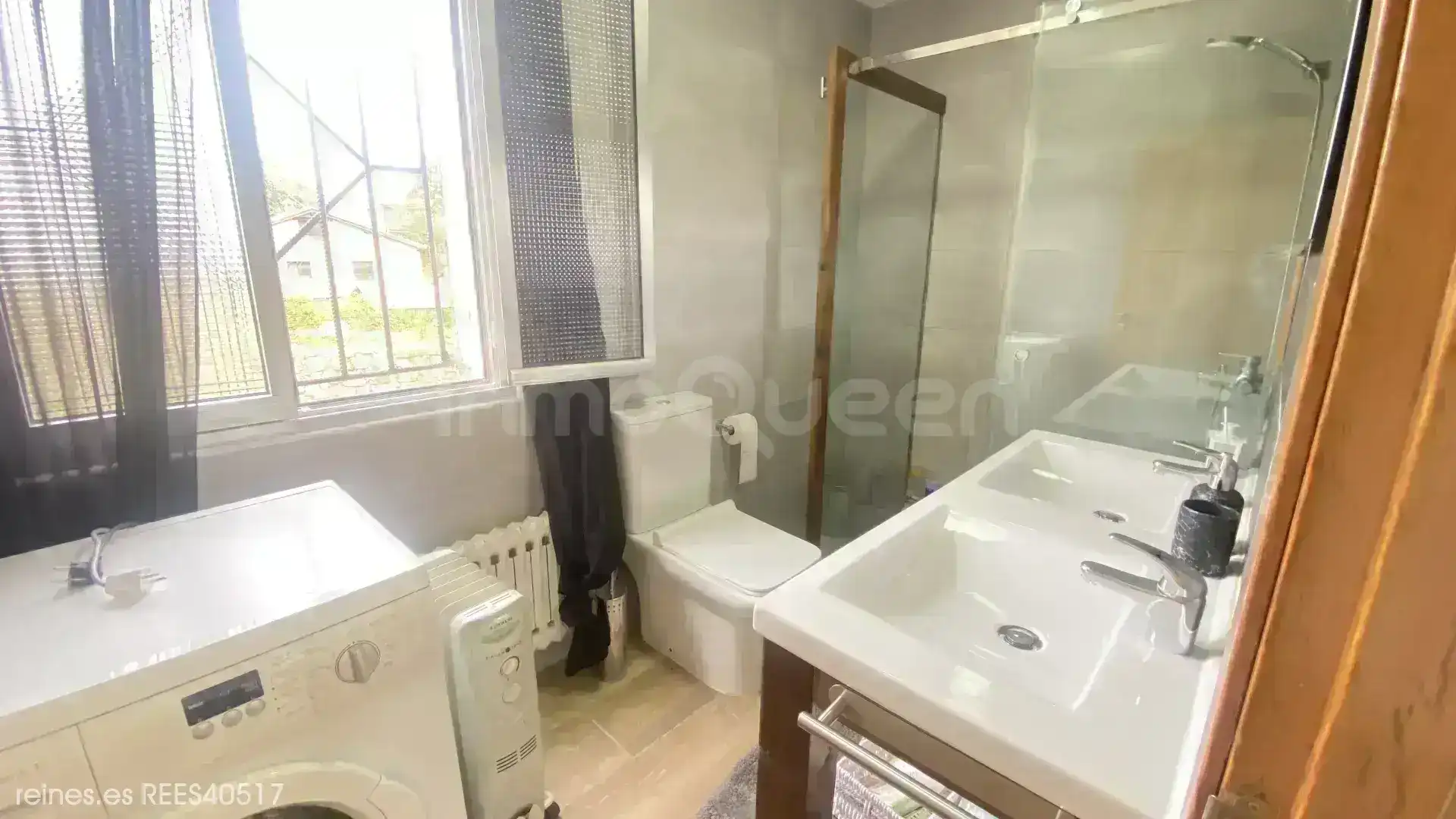 Bany de Casa o xalet en venda en Val de San Vicente  amb Calefacció, Terrassa i Moblat