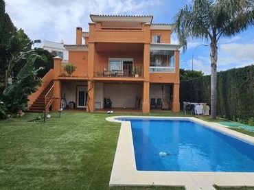 Villa con balcone in vendita a Calle Buitre 132