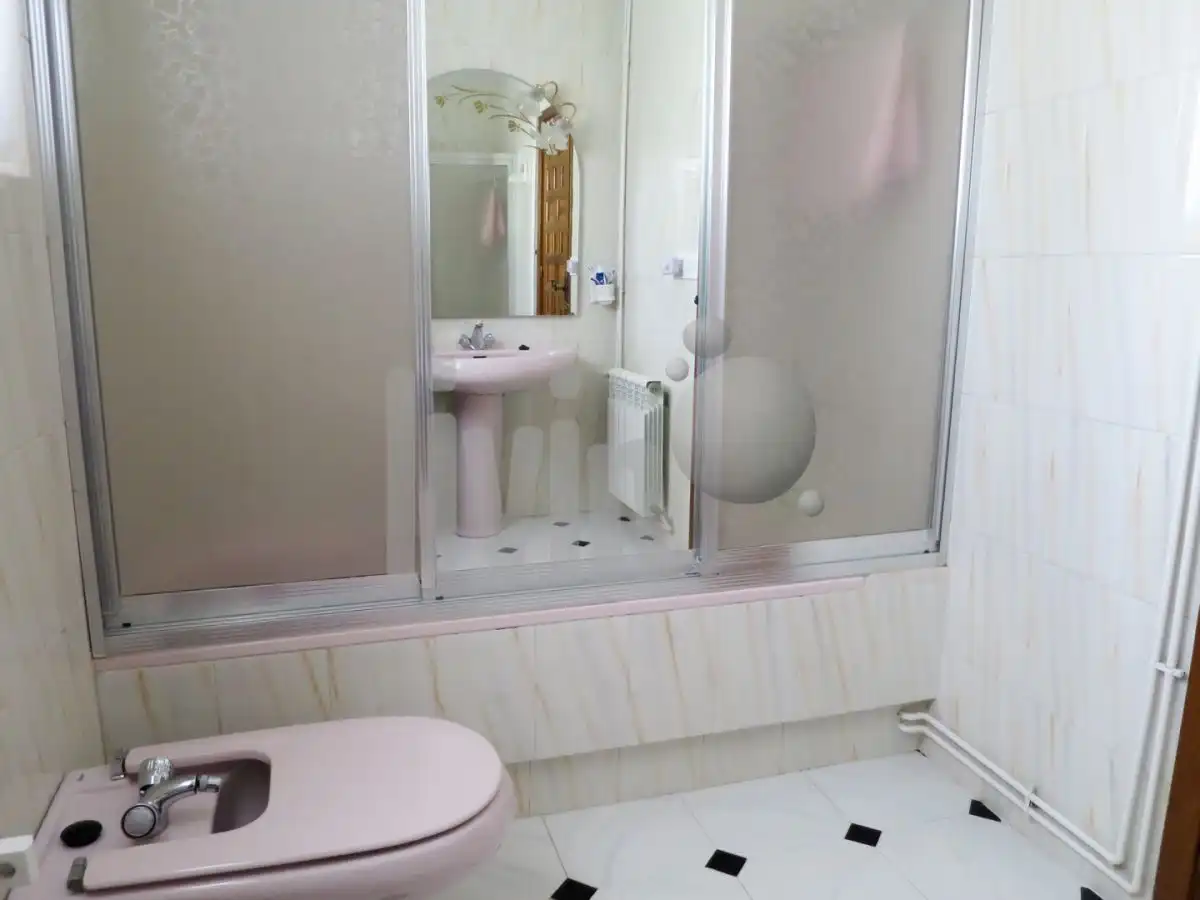 Bany de Casa o xalet en venda en Jaén