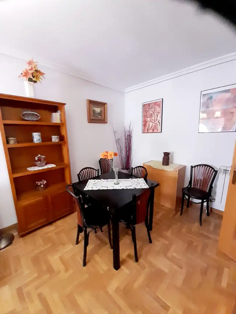 Menjador de Apartament en venda en Salamanca amb Calefacció, Parquet i Moblat