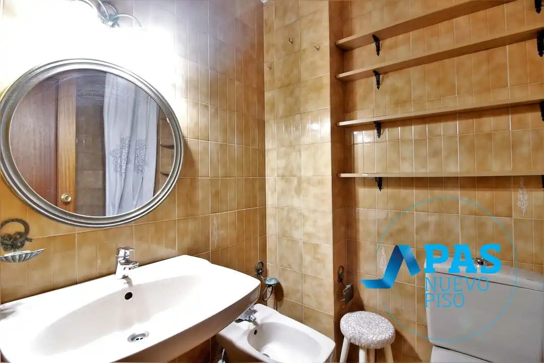 Badezimmer von Wohnung zum Verkauf in Santander mit Heizung
