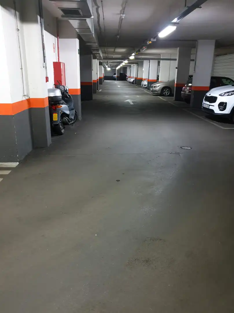 Parking of Garage for rent in Madrid