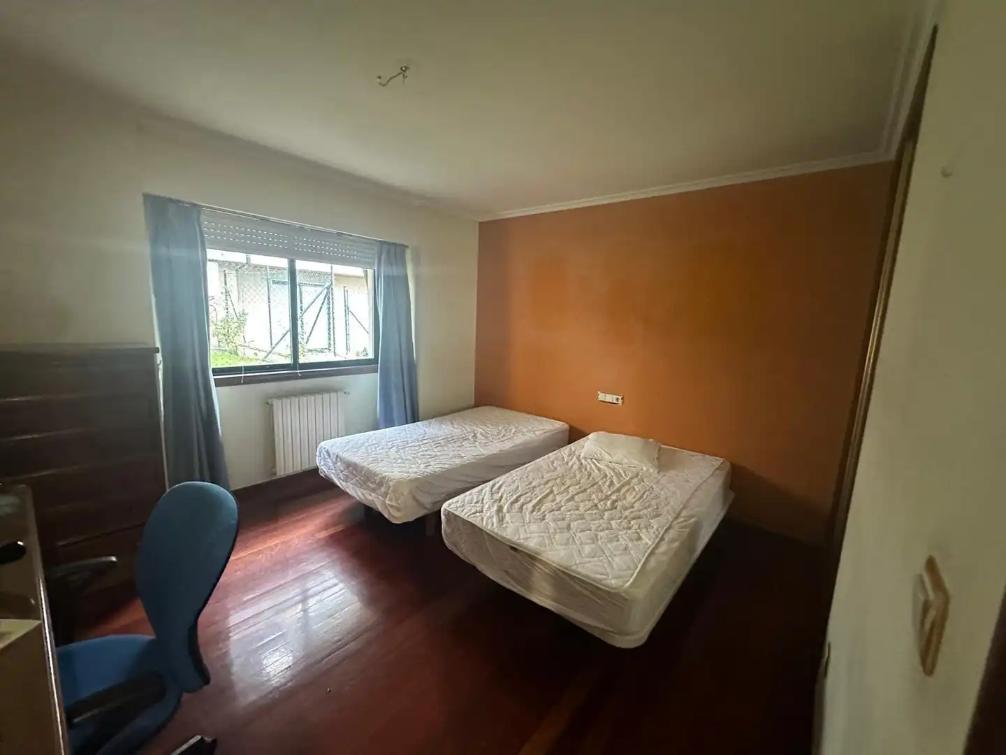 Dormitori de Casa adosada en venda en Ourense Capital  amb Aire condicionat, Jardí privat i Terrassa