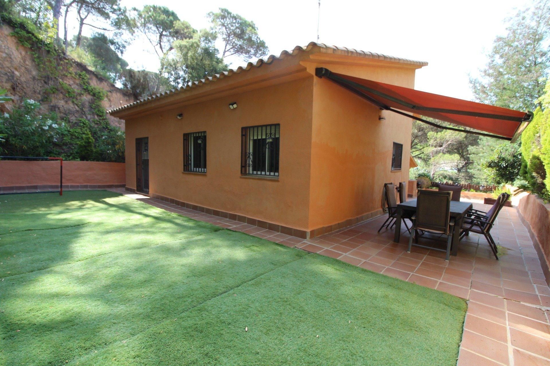 Jardí de Casa o xalet en venda en Vidreres amb Aire condicionat, Terrassa i Piscina