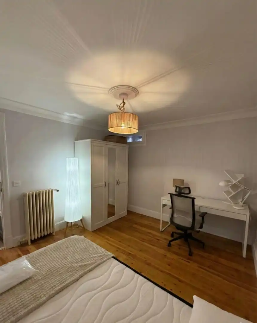 Schlafzimmer von Wohnung zur untervermieten in Burgos mit Heizung und Möbliert