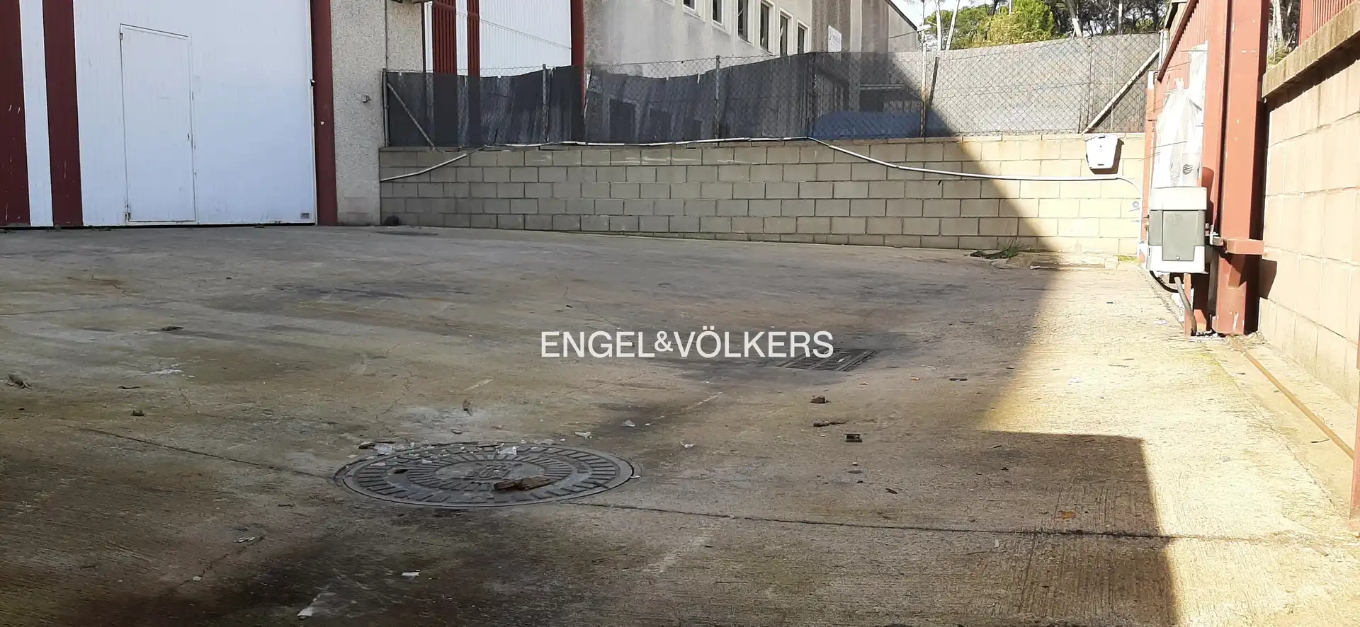 Parking de Nave industrial en venta en Cerdanyola del Vallès