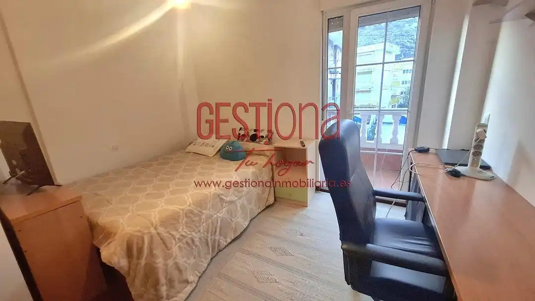 Schlafzimmer von Erdgeschoss zum Verkauf in Castro-Urdiales mit Heizung, Privatgarten und Terrasse