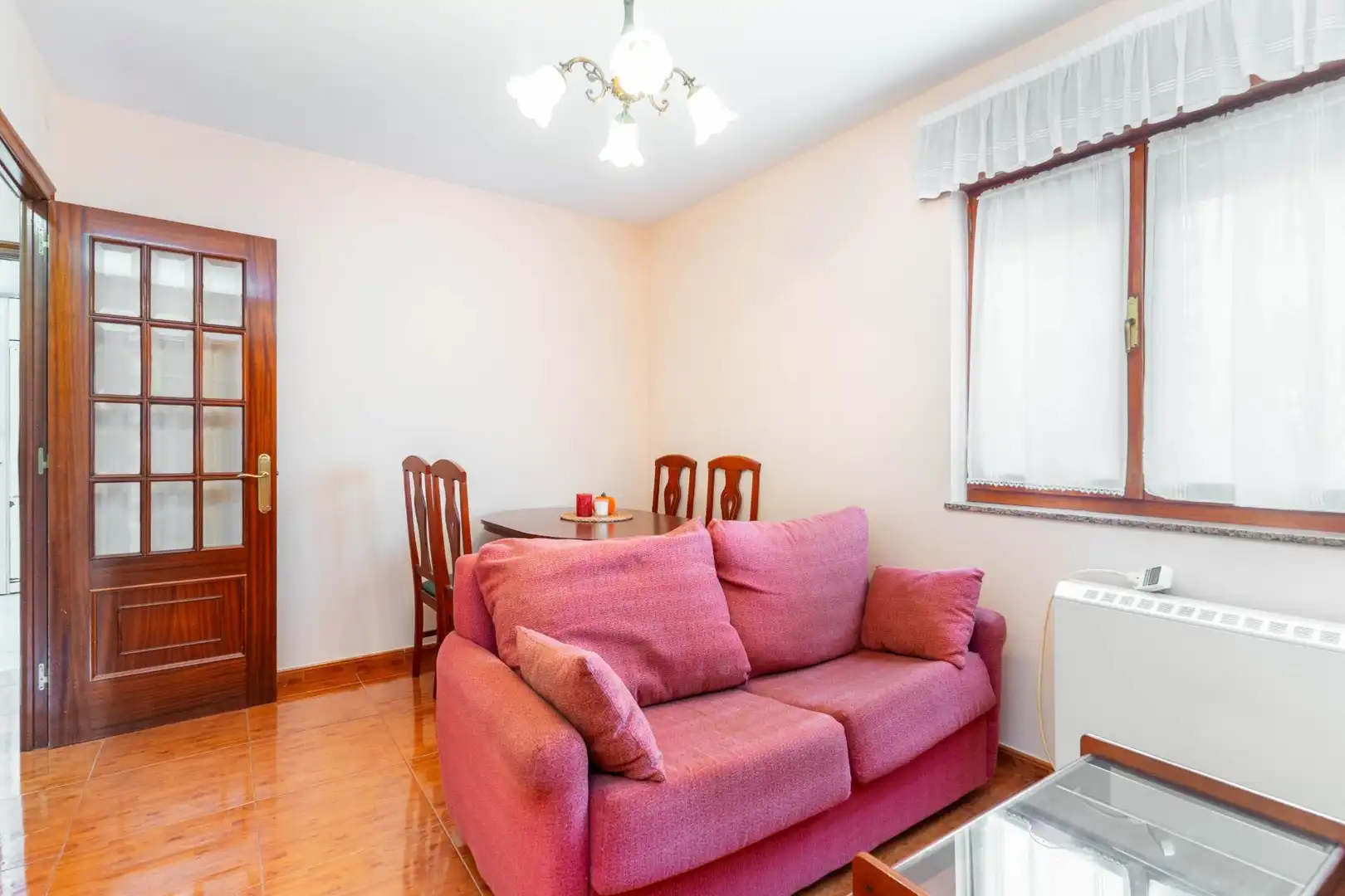 Sala d'estar de Casa o xalet en venda en Coaña amb Calefacció, Jardí privat i Moblat