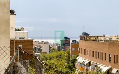 Vista exterior de Àtic en venda en Badalona amb Aire condicionat, Calefacció i Parquet