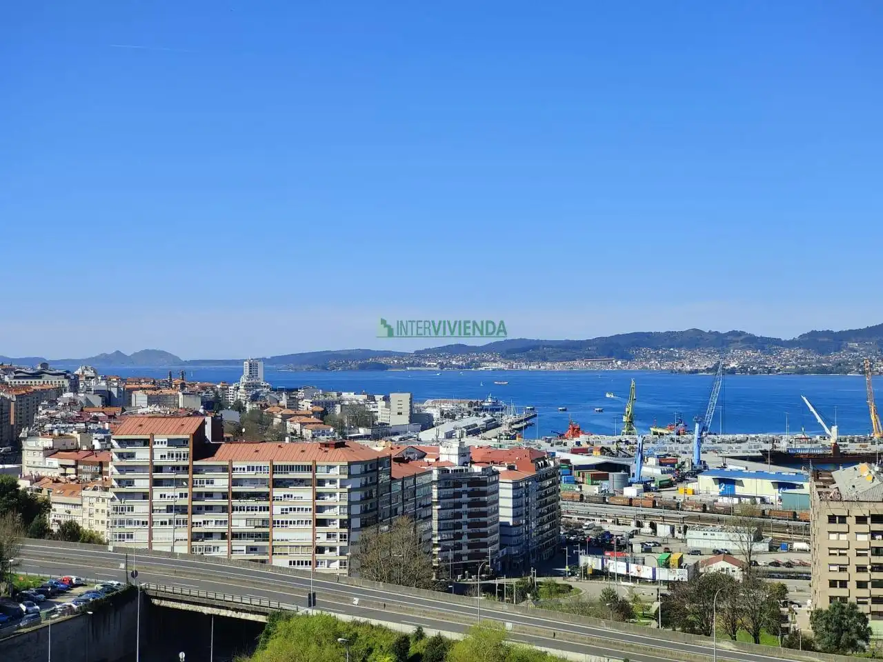 Vista exterior de Piso en venta en Vigo  con Calefacción, Terraza y Trastero